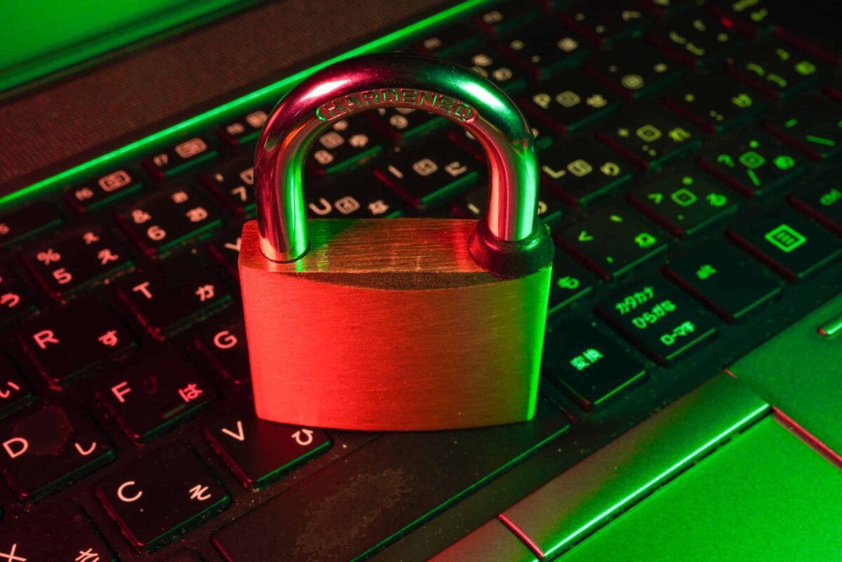 laptop with padlock