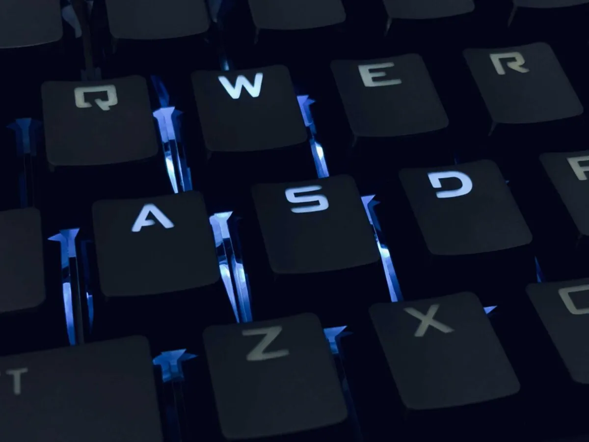 dark computer keyboard