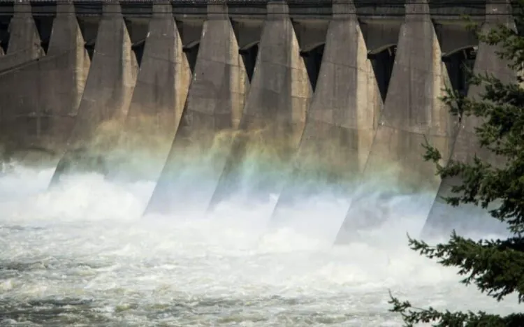 Water storage dam