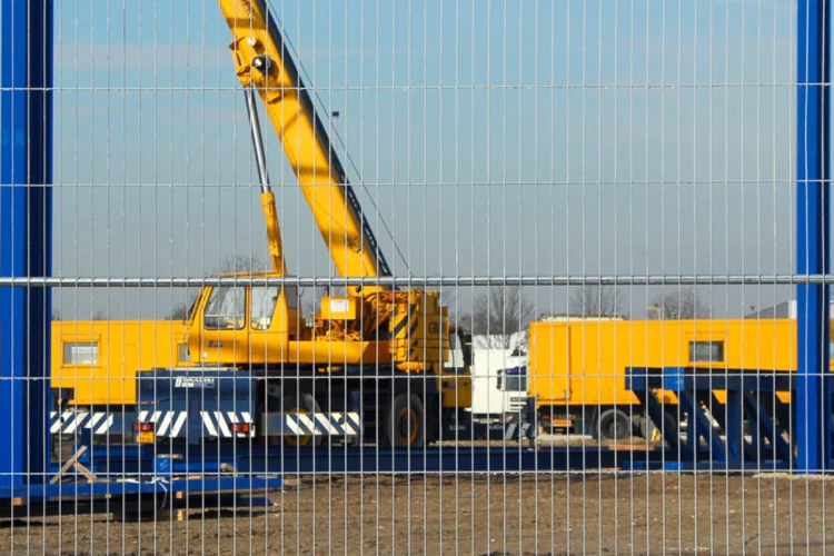Temporary fencing from Wallace & Wallace at Winnipeg worksite