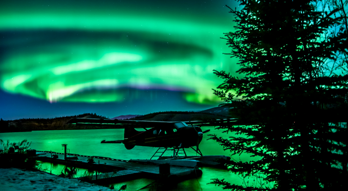 Northern lights on the lake with float plane